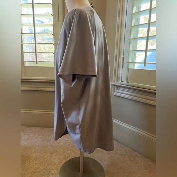 Athleta Short Sleeve Gray Tee, EUC, XL - Picture 2 of 4